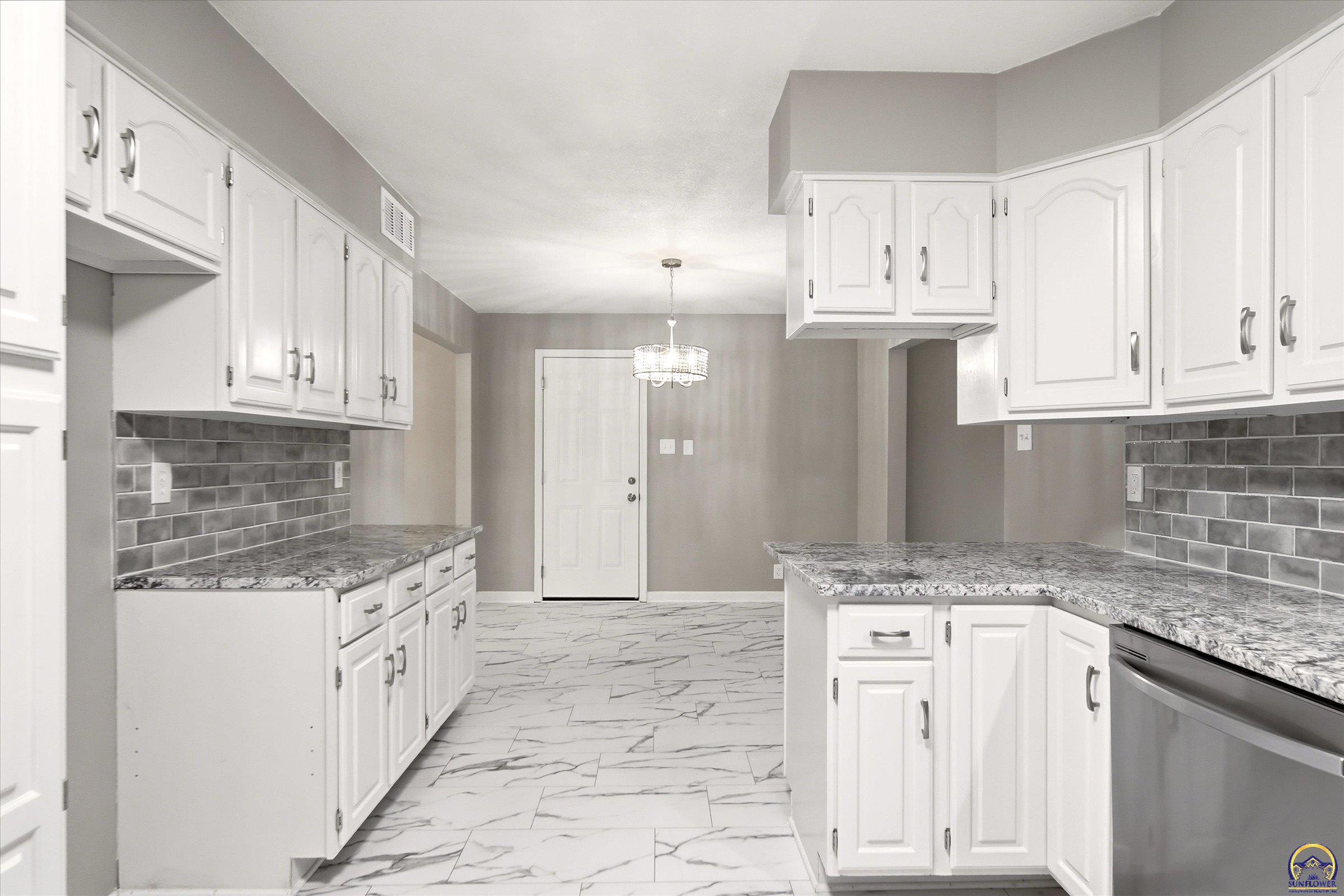 4625 Northwest Brickyard Road Topeka, KS 66618 - Photo 7 of 53