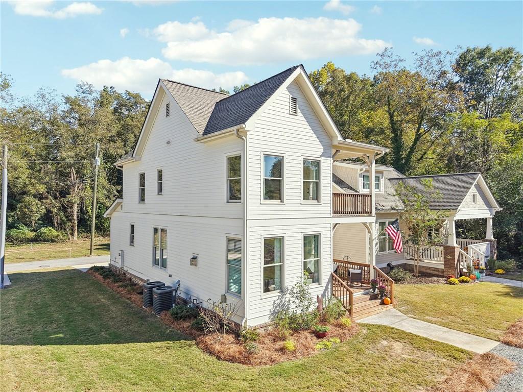 406 Bell Street Monroe, GA 30655 - Photo 38 of 60 a view of a yard in front of house