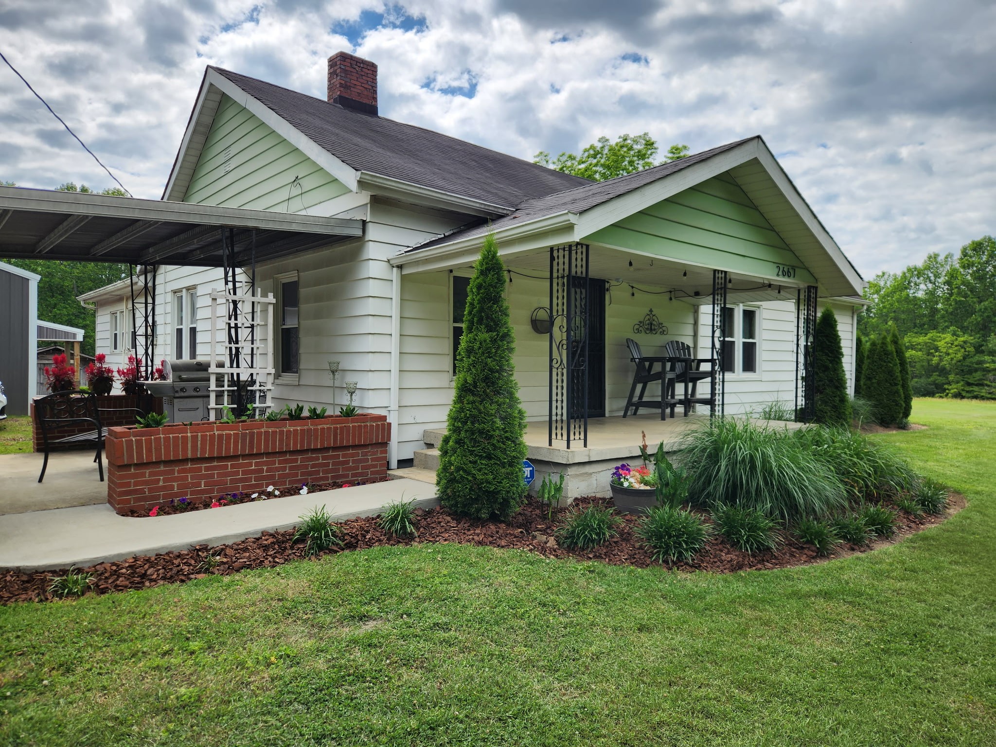 2667 Crocker Springs Road Goodlettsville, TN 37072 - Photo 2 of 64 a front view of a house with garden
