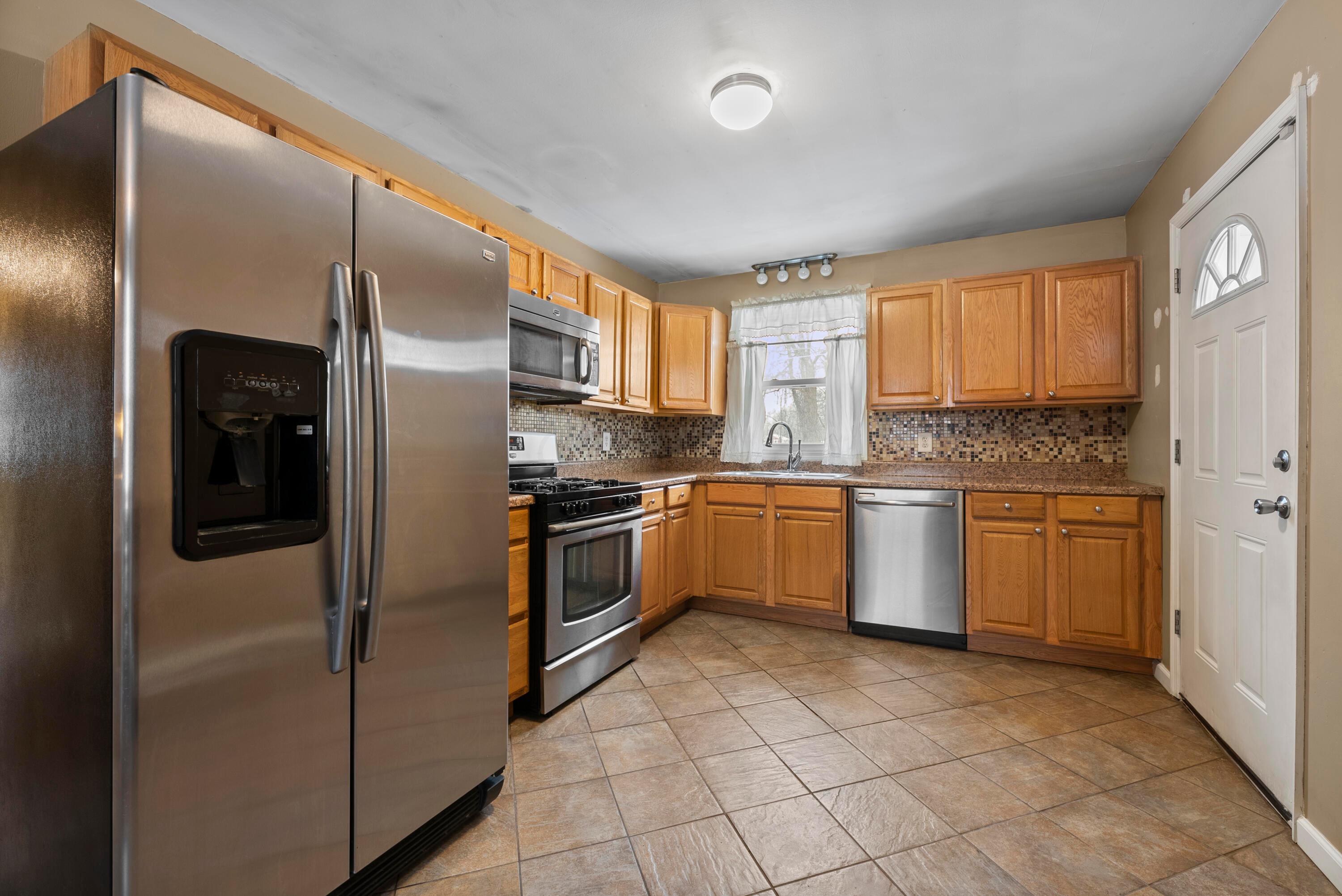 2589 Abington Road Columbus, OH 43231 - Photo 2 of 16 2-Kitchen 1