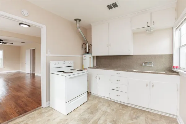 $895 | 465 Texas Avenue, Corpus Christi, TX 78404