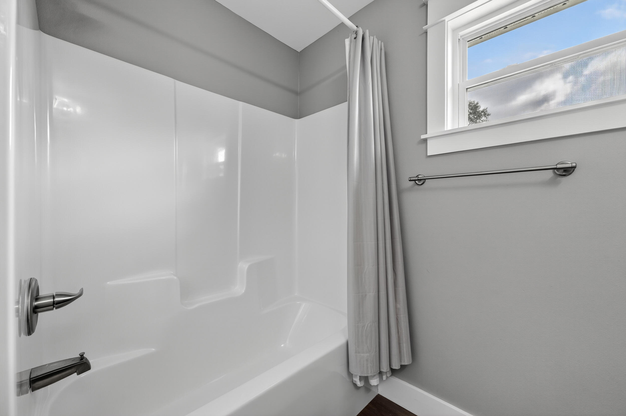 3113 Pinot Way Crestview, FL 32536 - Photo 25 of 50 Guest bath/shower combo