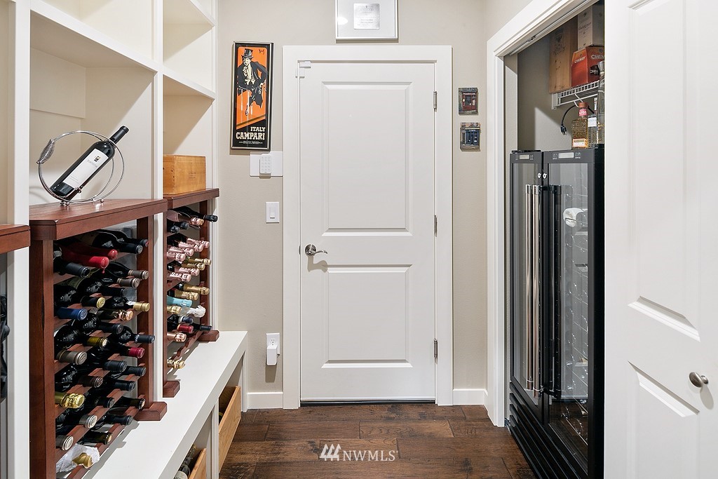 21920 37th Avenue Southeast Bothell, WA 98021 - Photo 22 of 39 a view of walk in closet