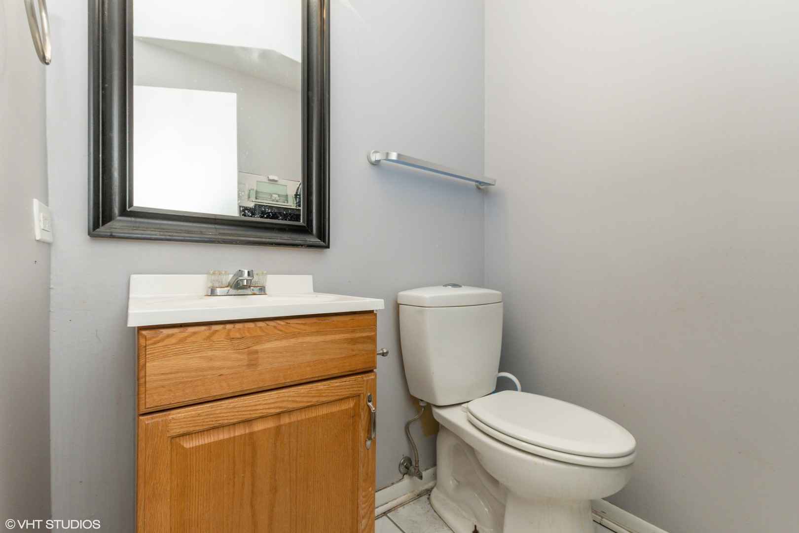 5746 Timberlane Road Matteson, IL 60443 - Photo 9 of 19 a bathroom with a toilet sink and mirror