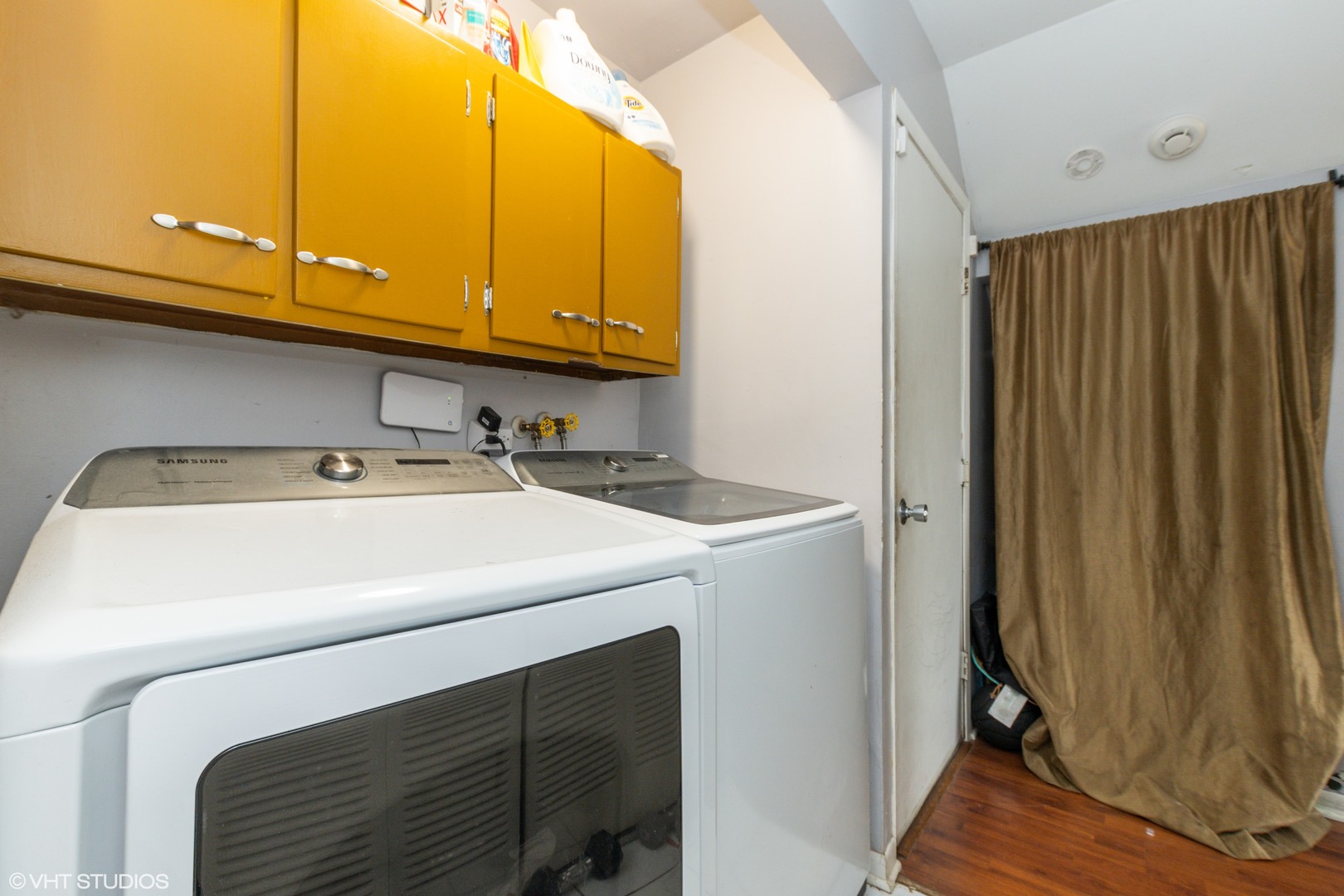 5746 Timberlane Road Matteson, IL 60443 - Photo 10 of 19 a utility room with dryer and washer
