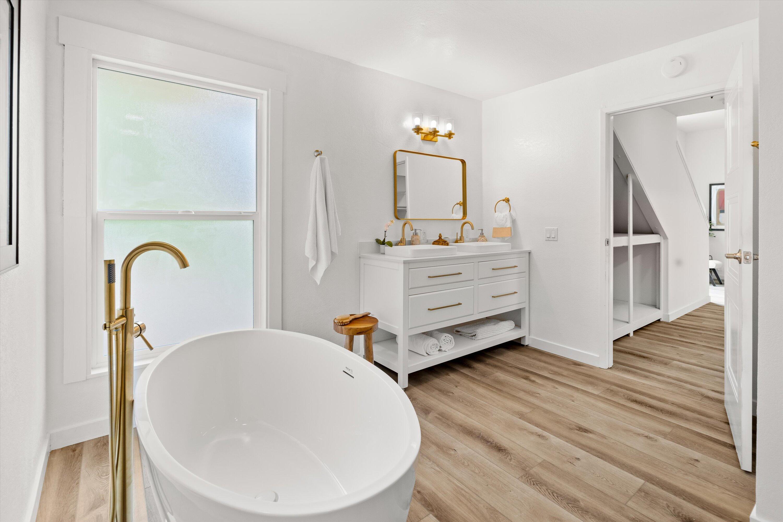 827 Cheltenham Road Santa Barbara, CA 93105 - Photo 21 of 47 a bathroom with a sink and mirror