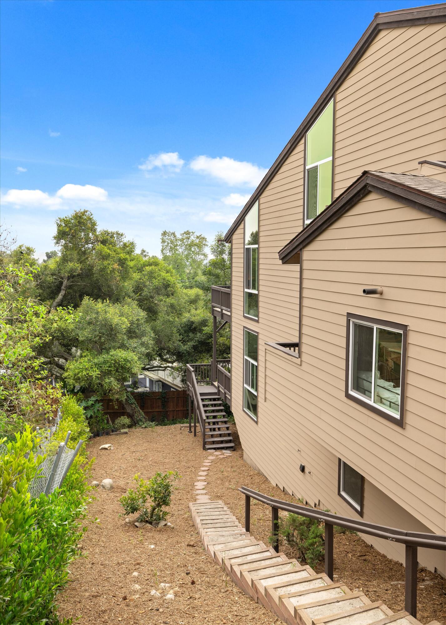 827 Cheltenham Road Santa Barbara, CA 93105 - Photo 35 of 47 a view of a house with backyard