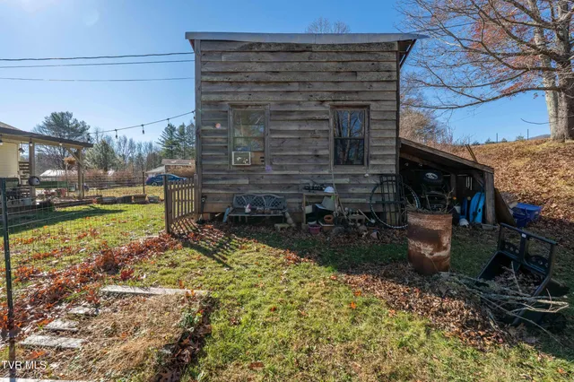 $194,900 | 626 Hospital Hill Lane, Mountain City, TN 37683