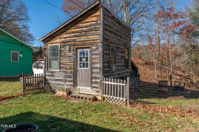 $194,900 | 626 Hospital Hill Lane, Mountain City, TN 37683