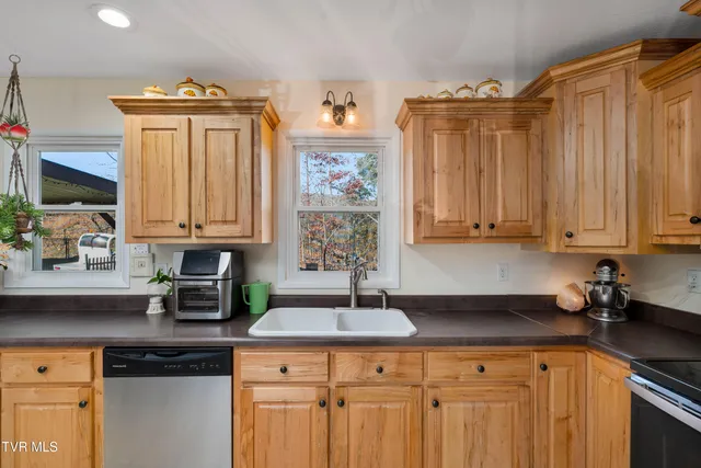 $194,900 | 626 Hospital Hill Lane, Mountain City, TN 37683