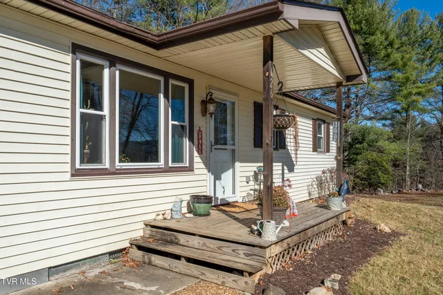 $194,900 | 626 Hospital Hill Lane, Mountain City, TN 37683