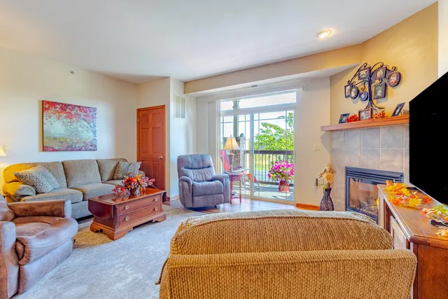 $289,900 | 230 Hilldale Drive, Unit 1108, Hartford, WI 53027