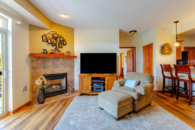 $289,900 | 230 Hilldale Drive, Unit 1108, Hartford, WI 53027