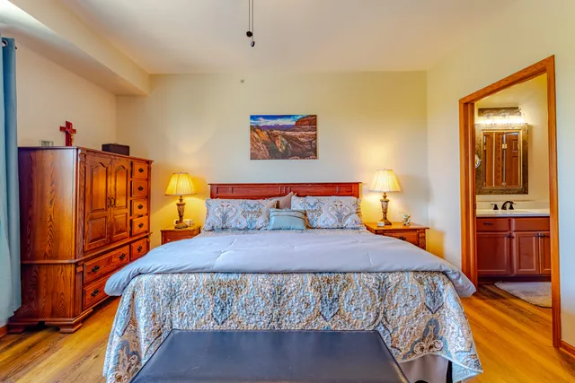 $289,900 | 230 Hilldale Drive, Unit 1108, Hartford, WI 53027