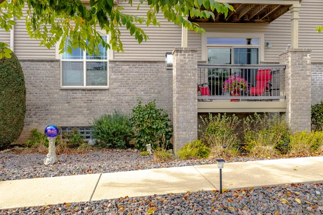 $289,900 | 230 Hilldale Drive, Unit 1108, Hartford, WI 53027