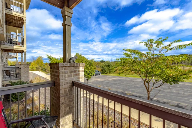 $289,900 | 230 Hilldale Drive, Unit 1108, Hartford, WI 53027
