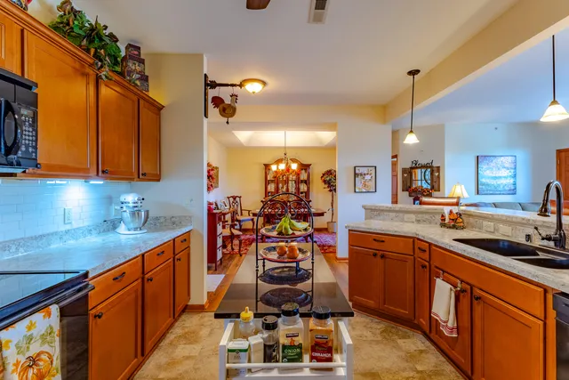 $289,900 | 230 Hilldale Drive, Unit 1108, Hartford, WI 53027