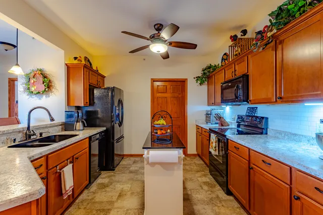 $289,900 | 230 Hilldale Drive, Unit 1108, Hartford, WI 53027