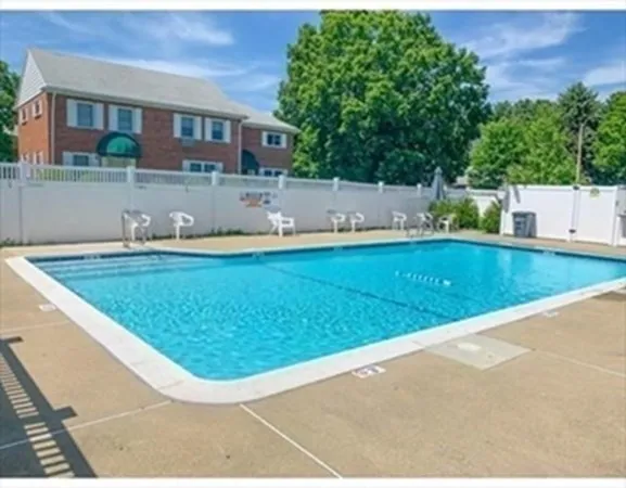 $3,000 | 138 Emerson Gardens Road, Unit 138, Lexington, MA 02420