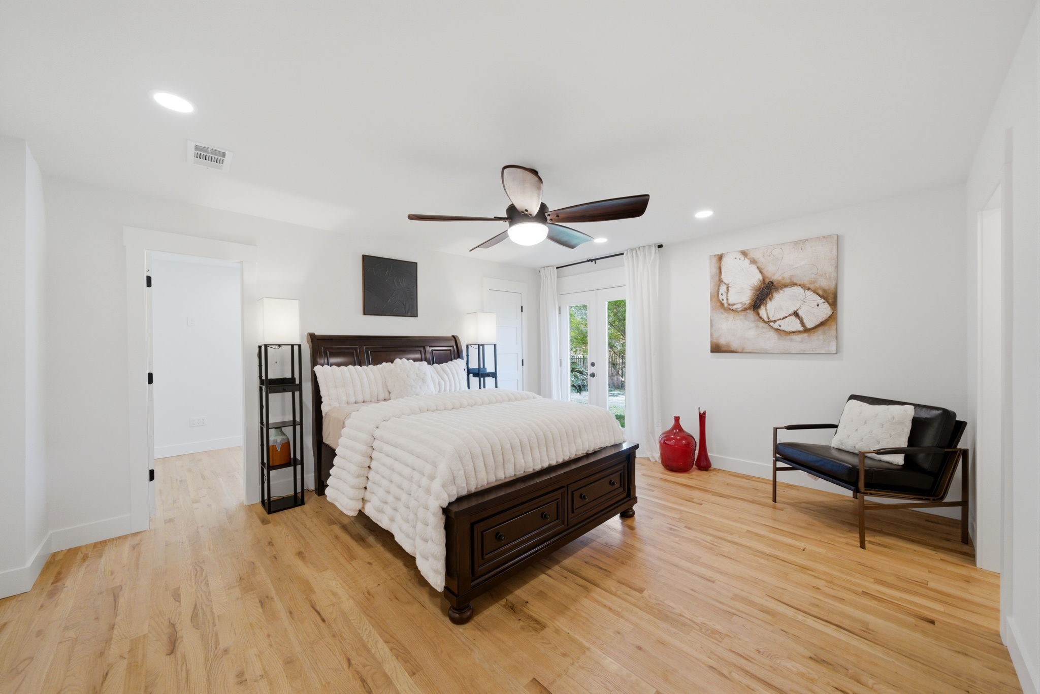 3128 Prospect Street Houston, TX 77004 - Photo 17 of 36 a spacious bedroom with a bed and a window