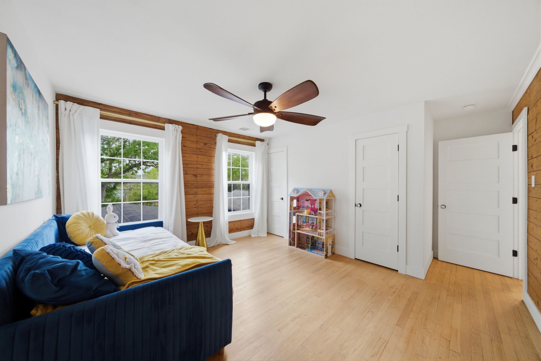 3128 Prospect Street Houston, TX 77004 - Photo 24 of 36 a living room with furniture and a large window