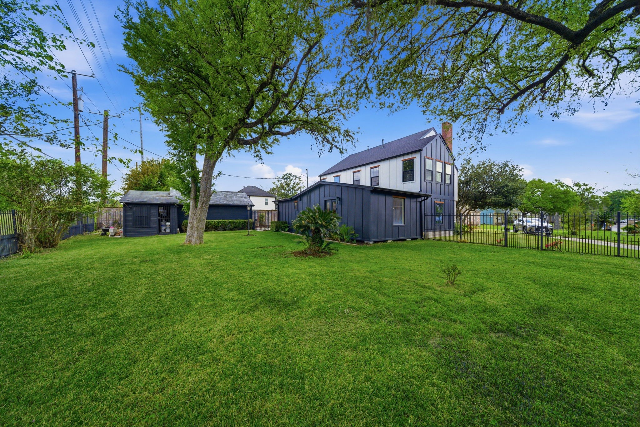 3128 Prospect Street Houston, TX 77004 - Photo 29 of 36 a view of a house with a back yard