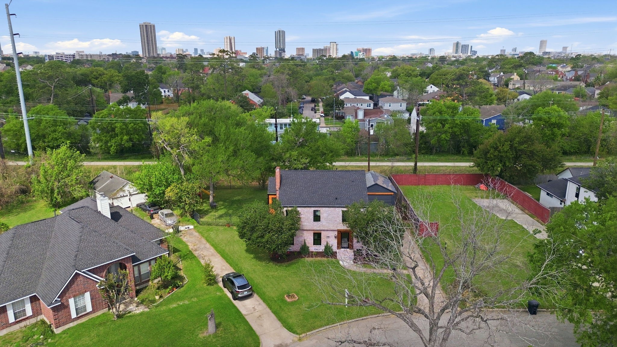 3128 Prospect Street Houston, TX 77004 - Photo 32 of 36 an aerial view of multiple houses with yard