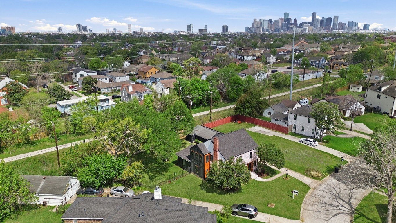 3128 Prospect Street Houston, TX 77004 - Photo 34 of 36 an aerial view of residential houses with outdoor space and street view