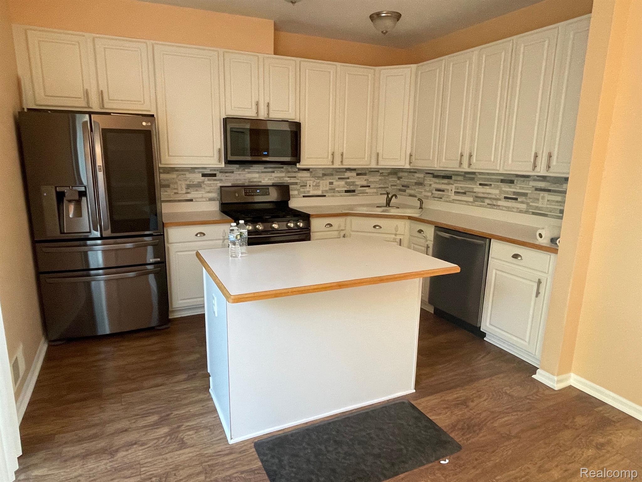 701 Cherry Orchard Road Canton, MI 48188 - Photo 21 of 33