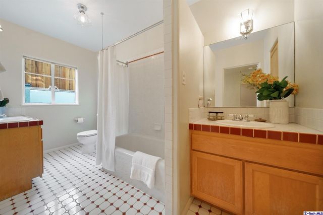 $2,800,000 | 1450 Royal Boulevard, Glendale, CA 91207