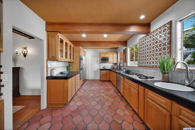 $2,800,000 | 1450 Royal Boulevard, Glendale, CA 91207