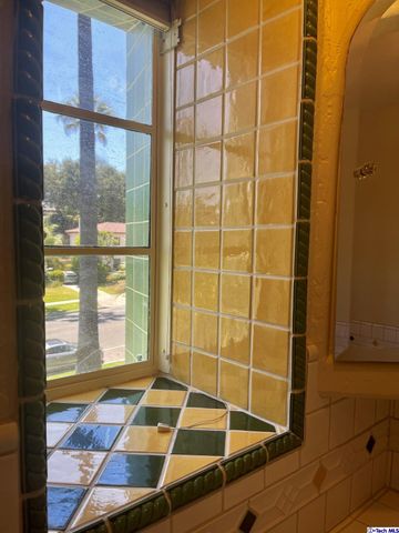 $2,800,000 | 1450 Royal Boulevard, Glendale, CA 91207