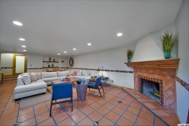 $2,800,000 | 1450 Royal Boulevard, Glendale, CA 91207