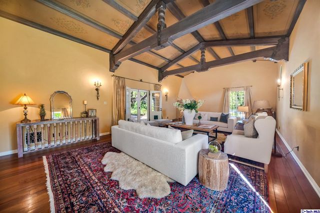 $2,800,000 | 1450 Royal Boulevard, Glendale, CA 91207