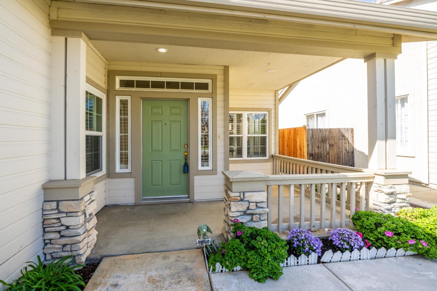 1559 Cindy Way Tracy, CA 95377 - Photo 3 of 28 a front view of a house with a garden