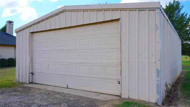 a view of a garage