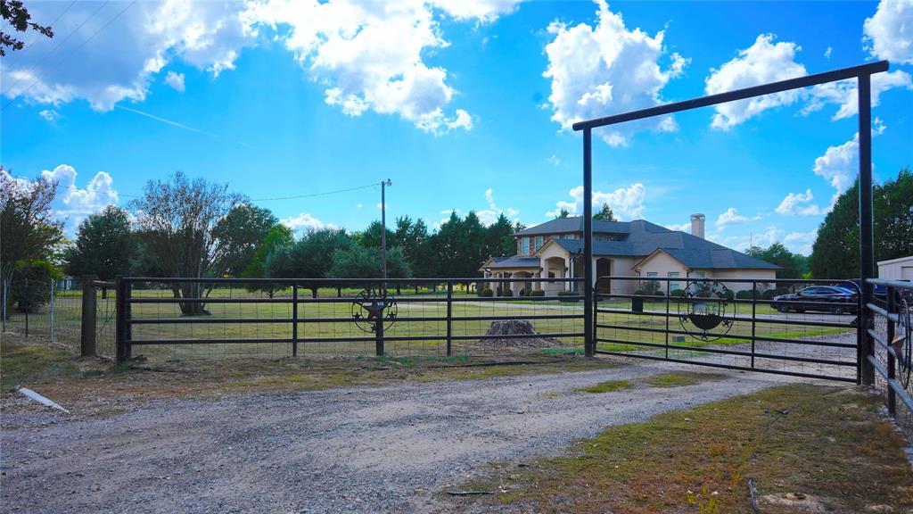421 Weakes Street Eustace, TX 75124 - Photo 7 of 40 a view of park with a bench