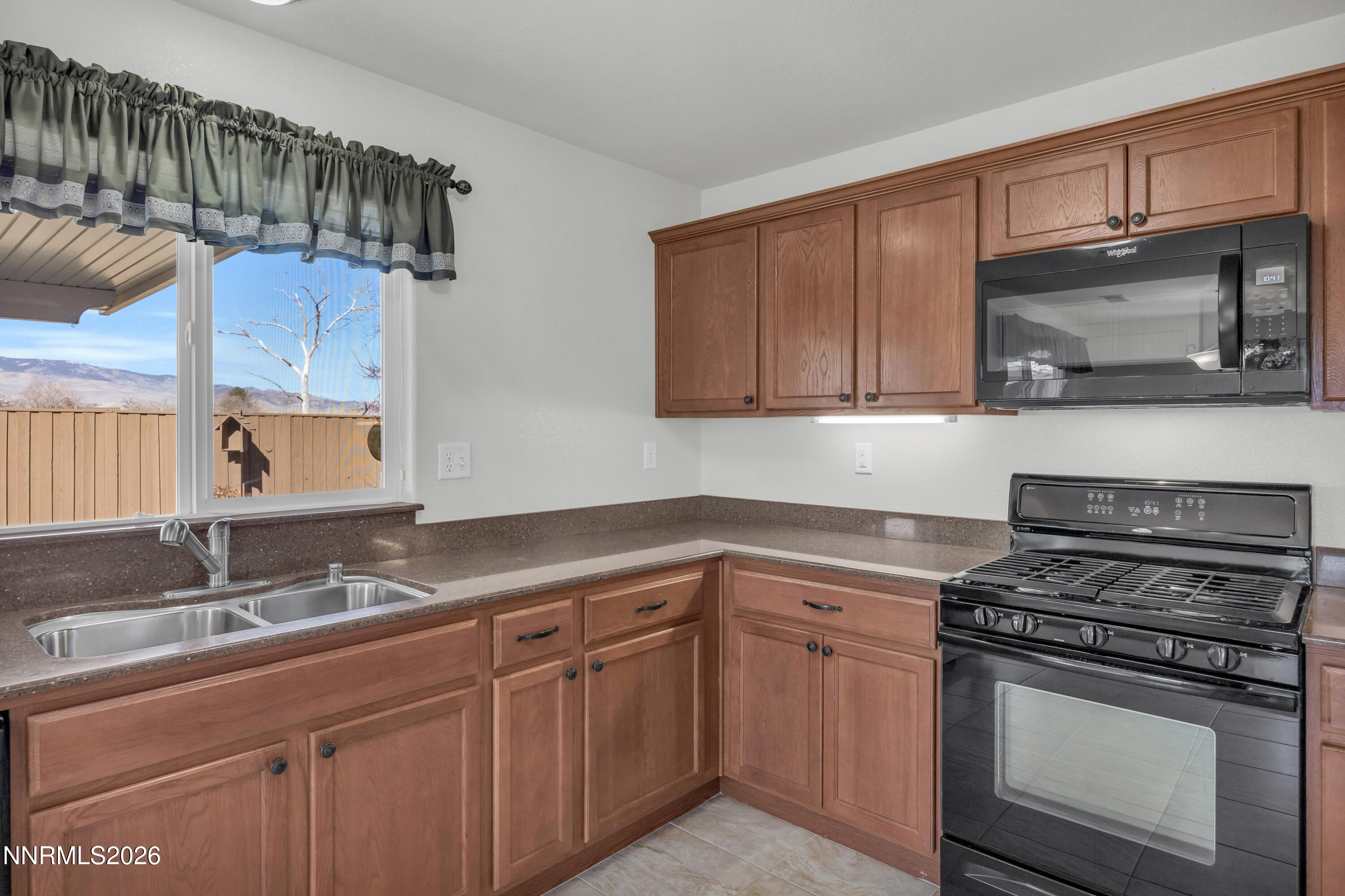 11385 Verazae Drive Reno, NV 89521 - Photo 6 of 32 23_img_4160