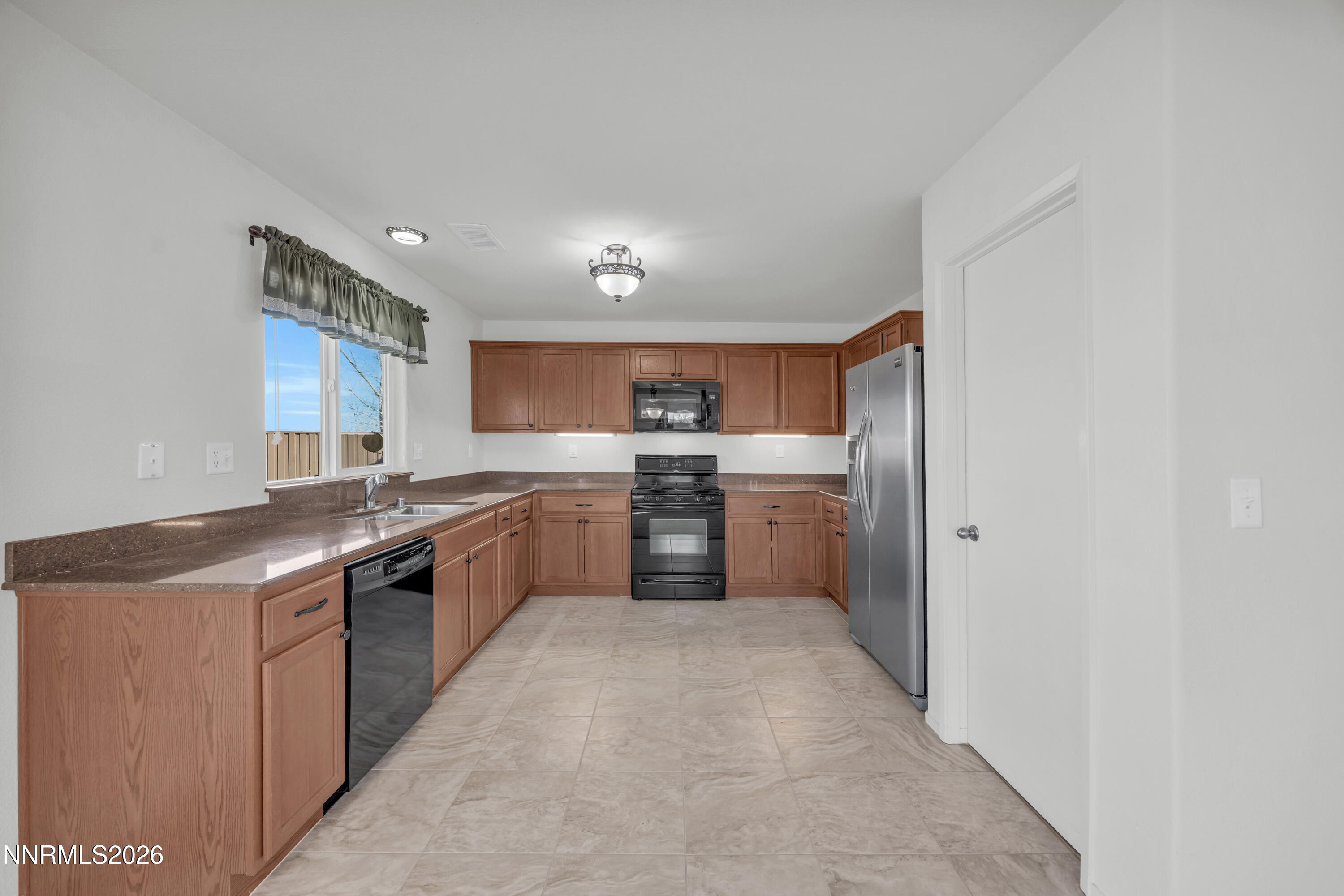11385 Verazae Drive Reno, NV 89521 - Photo 9 of 32 21_img_4140