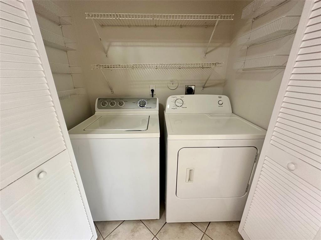 5660 Northwest 98th Way Coral Springs, FL 33076 - Photo 7 of 25 a utility room with dryer and washer