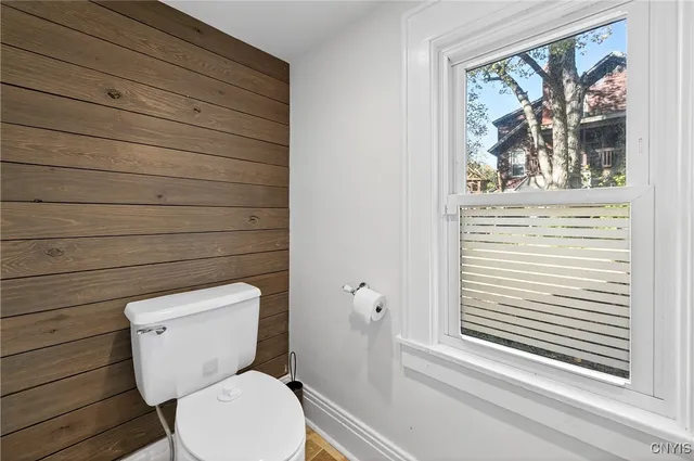 $289,900 | 201 Lincoln Park Drive, Syracuse, NY 13203