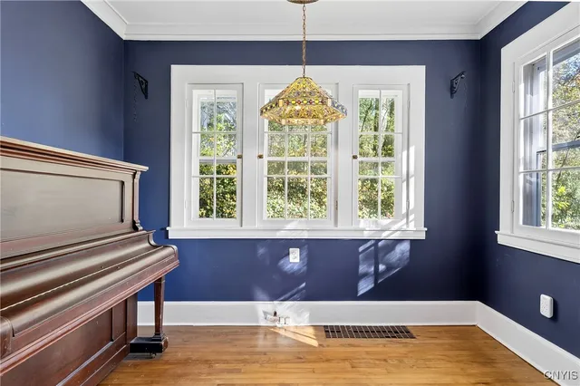 $289,900 | 201 Lincoln Park Drive, Syracuse, NY 13203