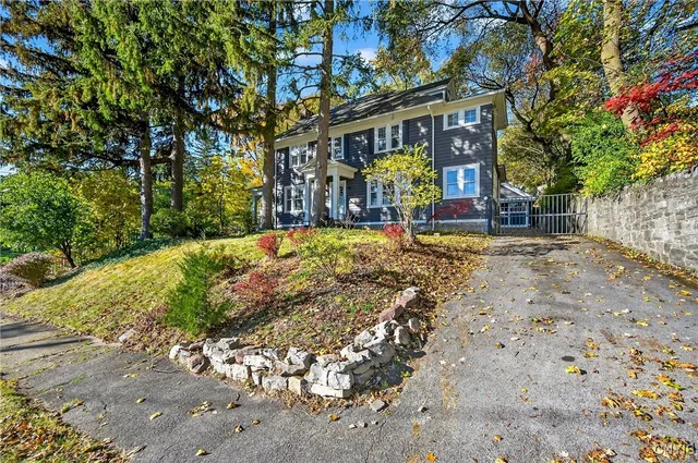 $289,900 | 201 Lincoln Park Drive, Syracuse, NY 13203