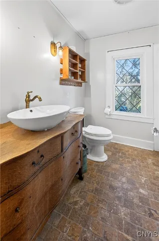 $289,900 | 201 Lincoln Park Drive, Syracuse, NY 13203