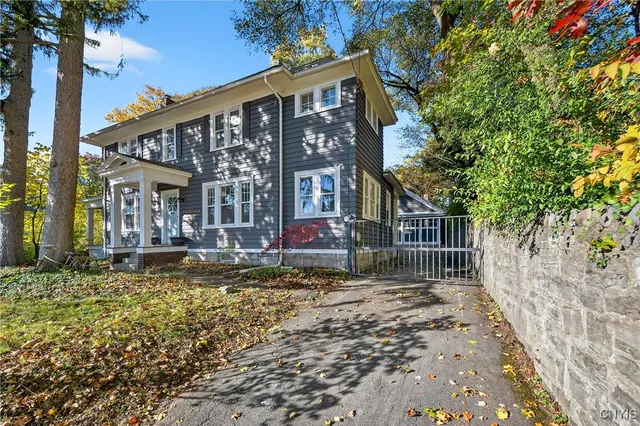 $289,900 | 201 Lincoln Park Drive, Syracuse, NY 13203