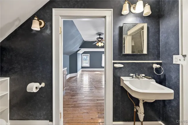 $289,900 | 201 Lincoln Park Drive, Syracuse, NY 13203