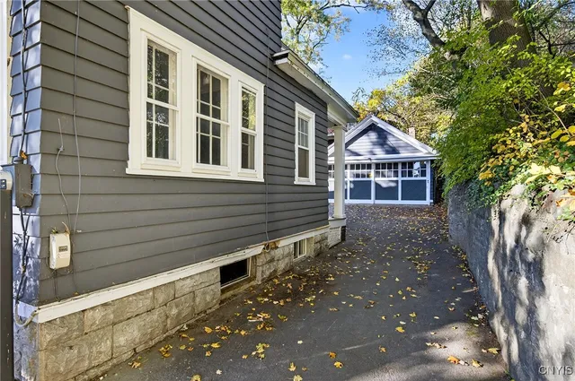 $289,900 | 201 Lincoln Park Drive, Syracuse, NY 13203