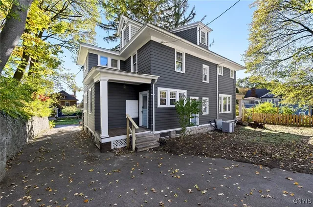 $289,900 | 201 Lincoln Park Drive, Syracuse, NY 13203