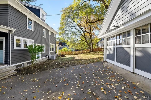 $289,900 | 201 Lincoln Park Drive, Syracuse, NY 13203