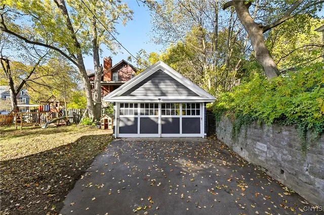 $289,900 | 201 Lincoln Park Drive, Syracuse, NY 13203